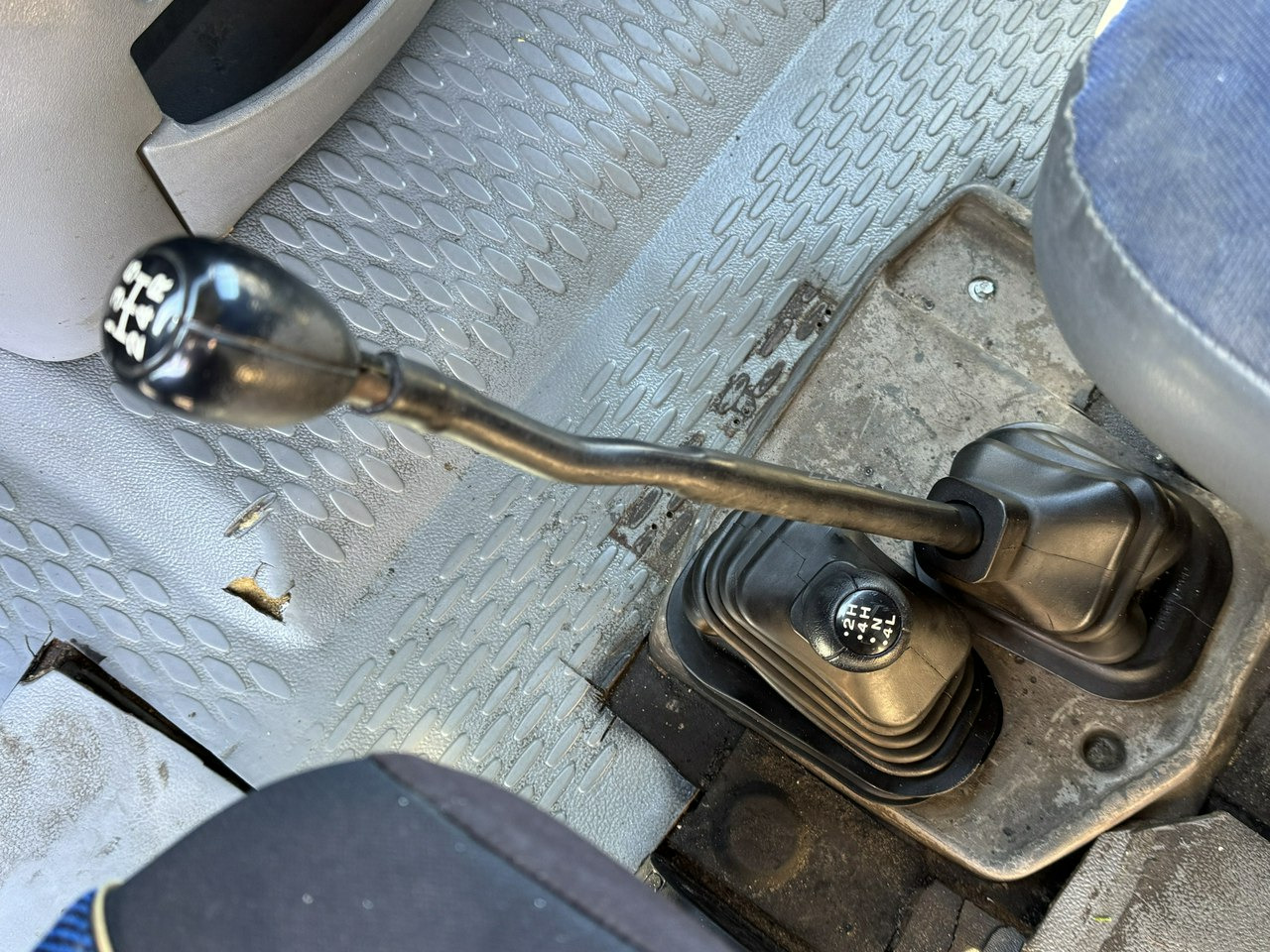 Φορτηγό με εναέρια πλατφόρμα Iveco Daily: φωτογραφία 25 Φορτηγό με εναέρια πλατφόρμα Iveco Daily: φωτογραφία 25