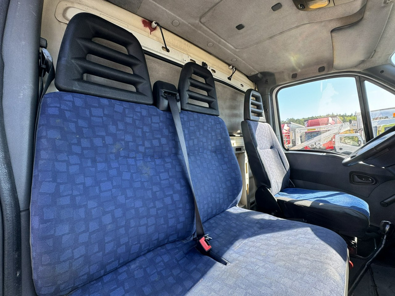 Φορτηγό με εναέρια πλατφόρμα Iveco Daily: φωτογραφία 29 Φορτηγό με εναέρια πλατφόρμα Iveco Daily: φωτογραφία 29