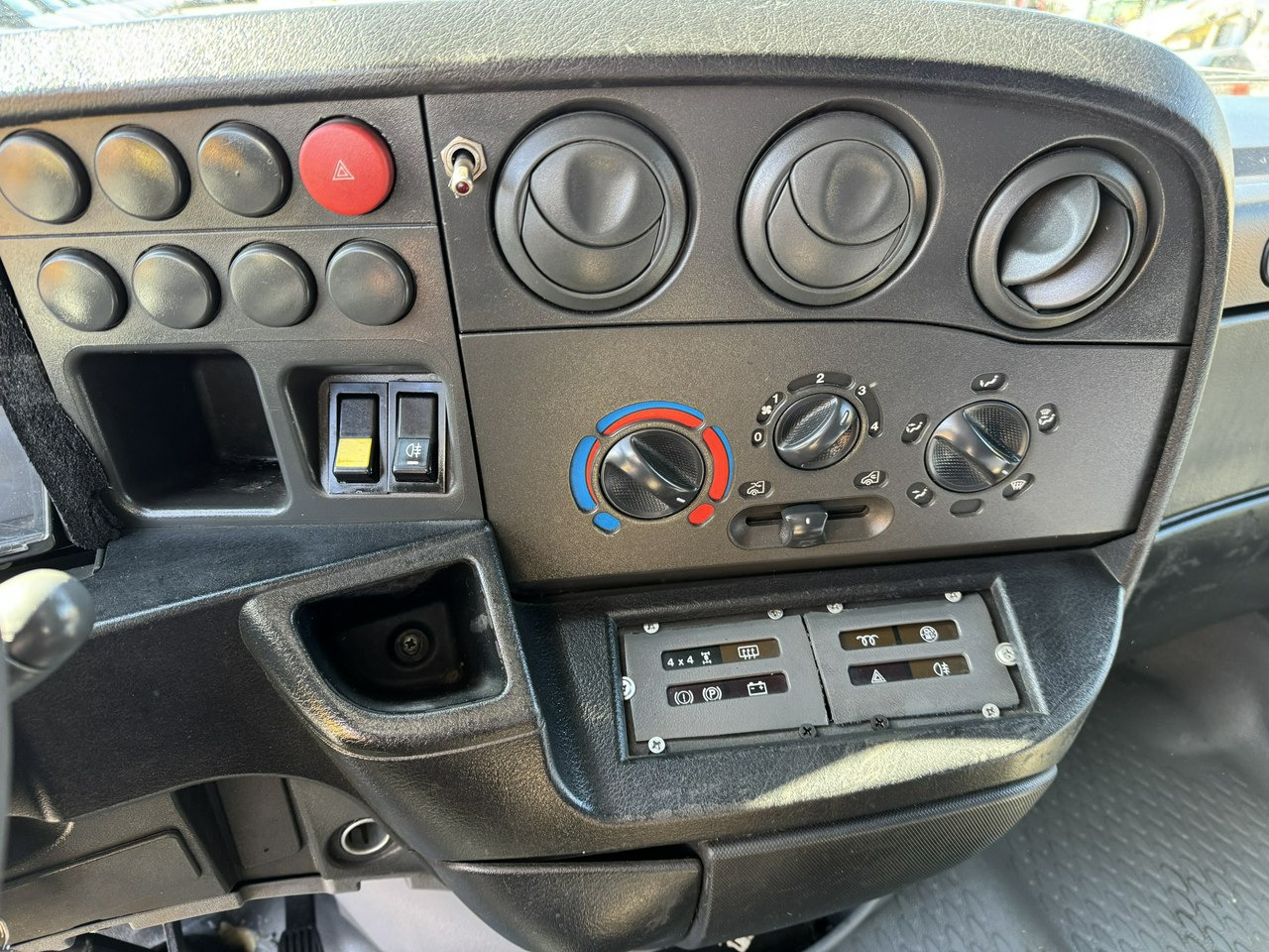 Φορτηγό με εναέρια πλατφόρμα Iveco Daily: φωτογραφία 24 Φορτηγό με εναέρια πλατφόρμα Iveco Daily: φωτογραφία 24