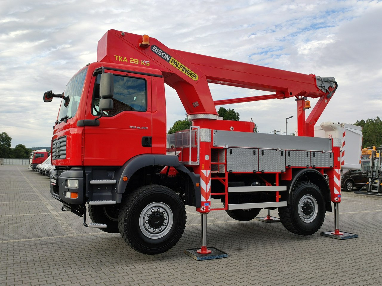 Φορτηγό με εναέρια πλατφόρμα MAN TGM 18.280 4x4 Zwyżka Bison Palfinger TKA 28 Podnośnik Koszowy: φωτογραφία 46 Φορτηγό με εναέρια πλατφόρμα MAN TGM 18.280 4x4 Zwyżka Bison Palfinger TKA 28 Podnośnik Koszowy: φωτογραφία 46