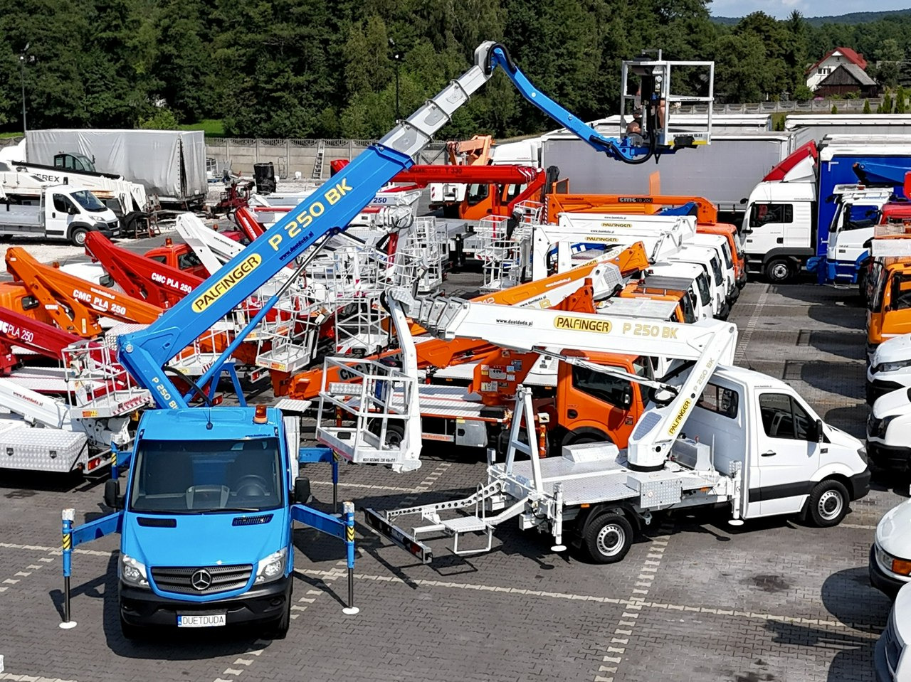 Mercedes Sprinter - Φορτηγό με εναέρια πλατφόρμα: φωτογραφία 1 Mercedes Sprinter - Φορτηγό με εναέρια πλατφόρμα: φωτογραφία 1