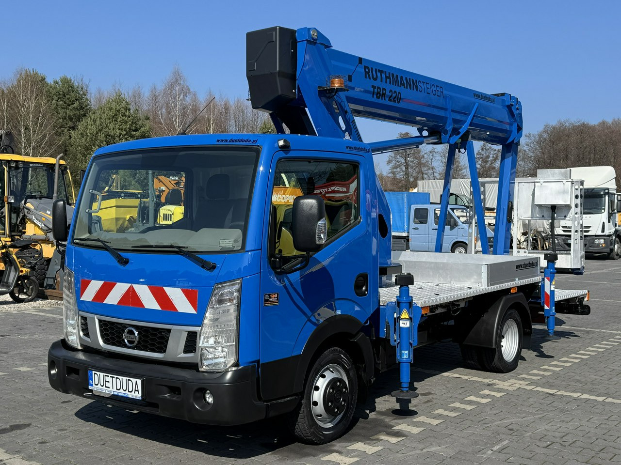 Nissan Cabstar - Φορτηγό με εναέρια πλατφόρμα: φωτογραφία 5 Nissan Cabstar - Φορτηγό με εναέρια πλατφόρμα: φωτογραφία 5