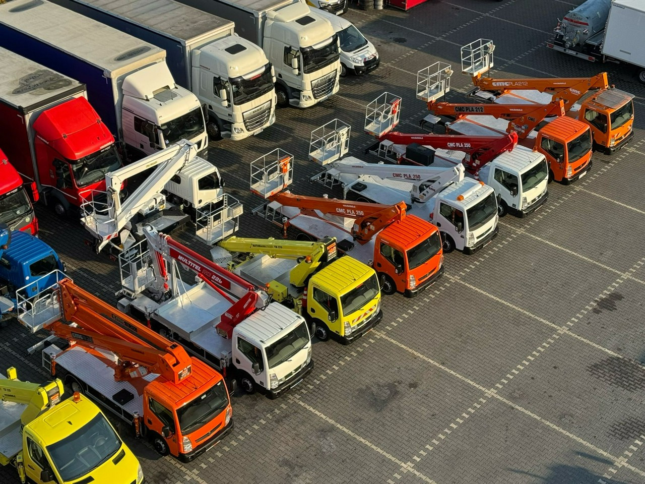 Nissan Cabstar - Φορτηγό με εναέρια πλατφόρμα: φωτογραφία 2 Nissan Cabstar - Φορτηγό με εναέρια πλατφόρμα: φωτογραφία 2