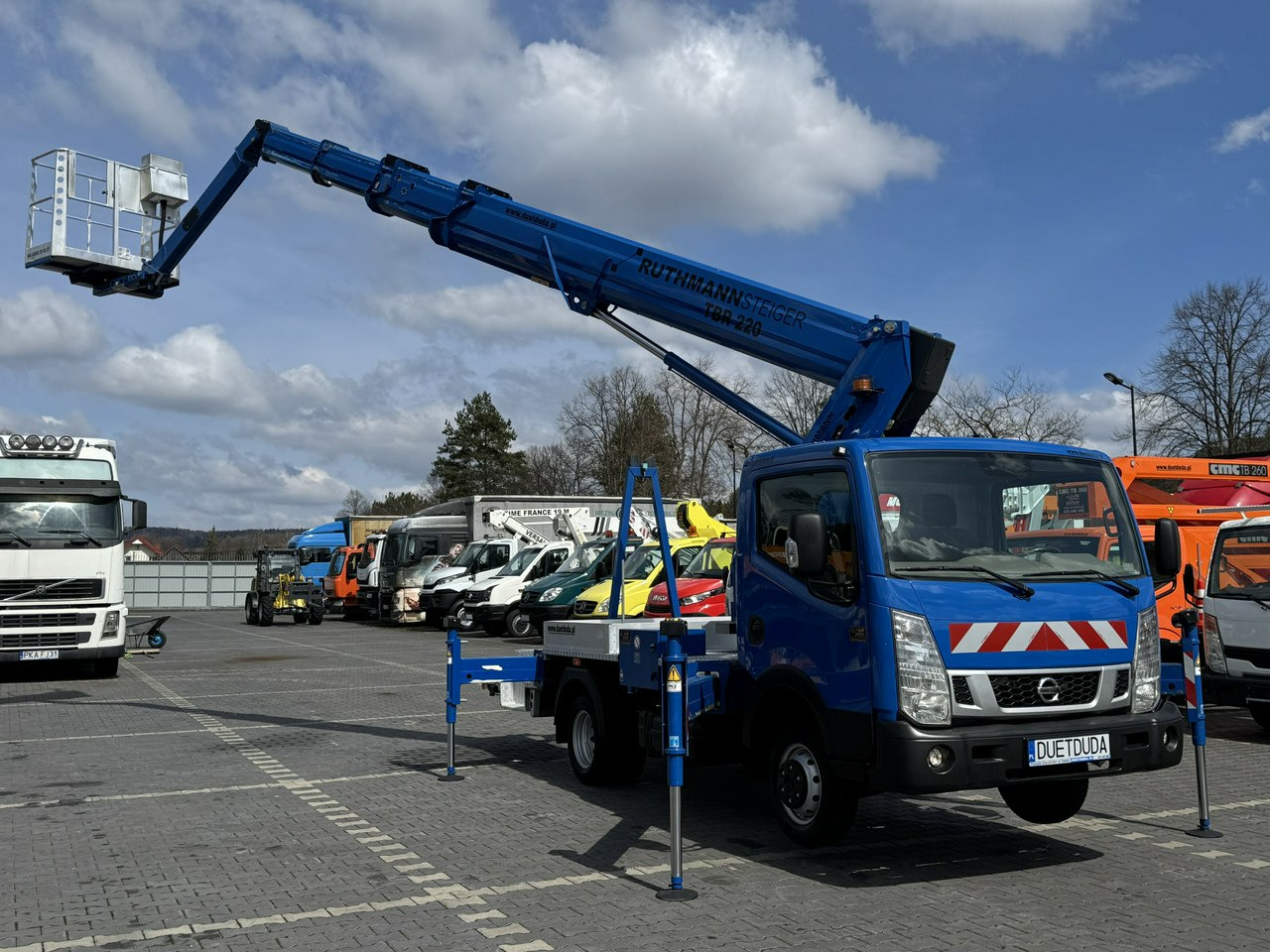 Nissan Cabstar - Φορτηγό με εναέρια πλατφόρμα: φωτογραφία 4 Nissan Cabstar - Φορτηγό με εναέρια πλατφόρμα: φωτογραφία 4