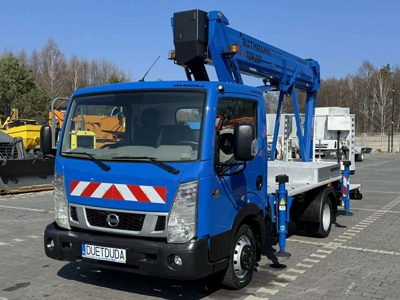 Nissan Cabstar - Φορτηγό με εναέρια πλατφόρμα: φωτογραφία 3 Nissan Cabstar - Φορτηγό με εναέρια πλατφόρμα: φωτογραφία 3