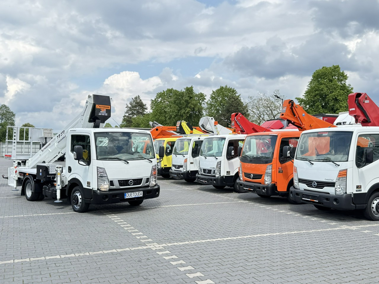 Φορτηγό με εναέρια πλατφόρμα Nissan Cabstar: φωτογραφία 1