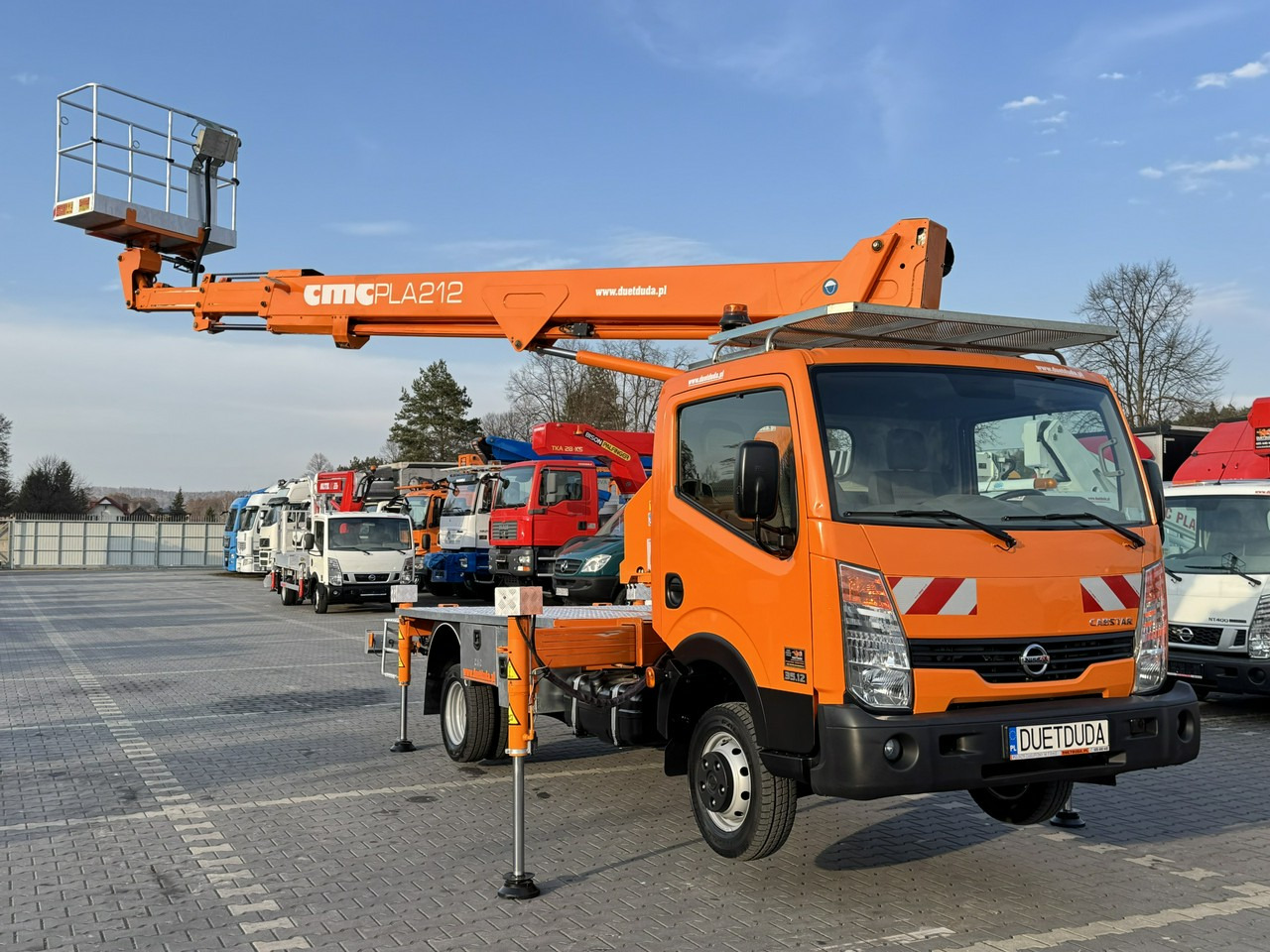 Nissan Cabstar - Φορτηγό με εναέρια πλατφόρμα: φωτογραφία 2 Nissan Cabstar - Φορτηγό με εναέρια πλατφόρμα: φωτογραφία 2
