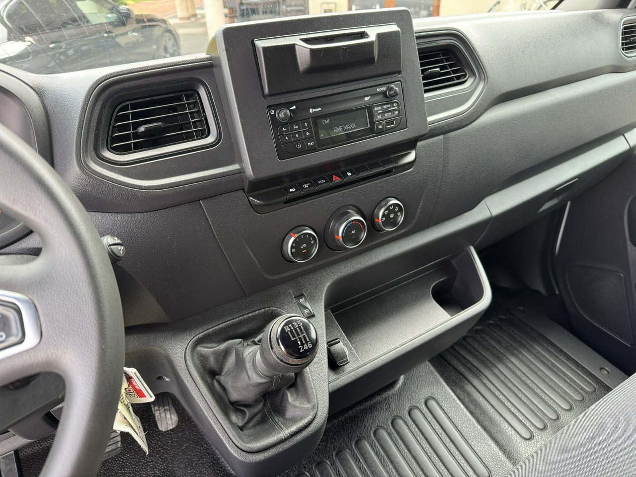 Επαγγελματικό αυτοκίνητο κόφα Renault Master: φωτογραφία 22 Επαγγελματικό αυτοκίνητο κόφα Renault Master: φωτογραφία 22