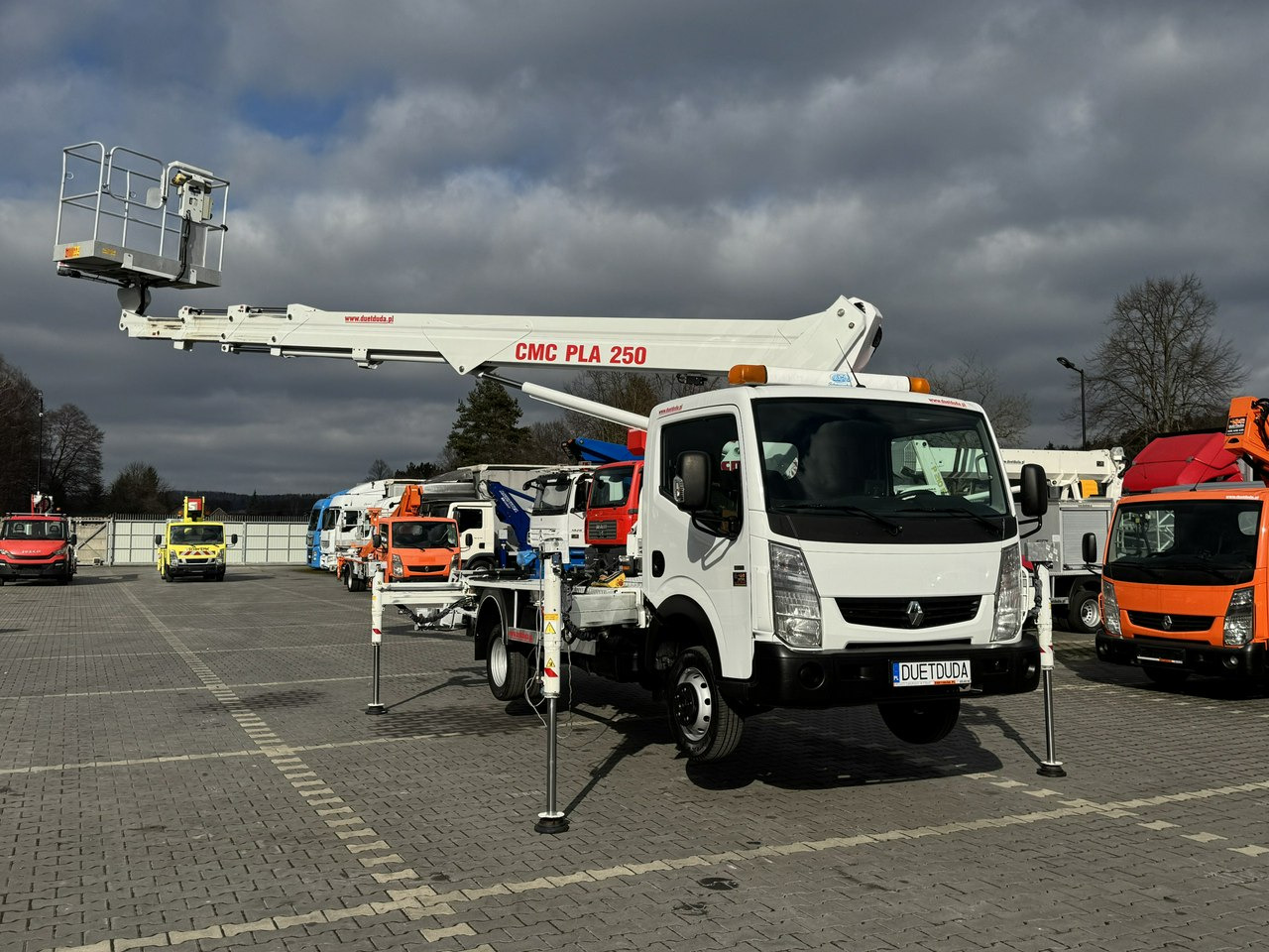Renault Maxity - Φορτηγό με εναέρια πλατφόρμα: φωτογραφία 2 Renault Maxity - Φορτηγό με εναέρια πλατφόρμα: φωτογραφία 2