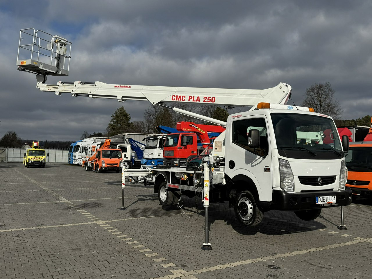 Renault Maxity - Φορτηγό με εναέρια πλατφόρμα: φωτογραφία 4 Renault Maxity - Φορτηγό με εναέρια πλατφόρμα: φωτογραφία 4