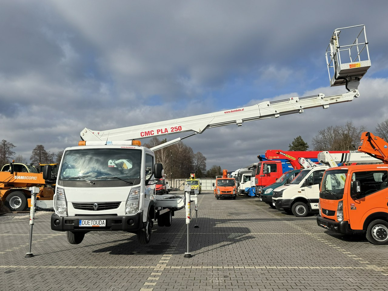 Renault Maxity - Φορτηγό με εναέρια πλατφόρμα: φωτογραφία 3 Renault Maxity - Φορτηγό με εναέρια πλατφόρμα: φωτογραφία 3