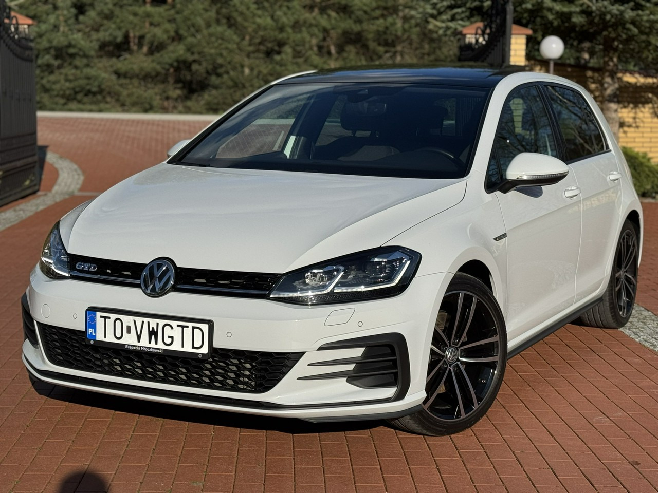 Volkswagen Golf - Hatchback: φωτογραφία 2 Volkswagen Golf - Hatchback: φωτογραφία 2