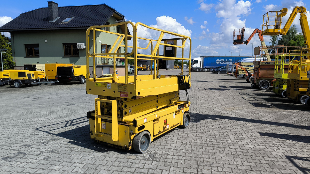 HAULOTTE Compact 10 - Ψαλιδωτό ανυψωτικό: φωτογραφία 3 HAULOTTE Compact 10 - Ψαλιδωτό ανυψωτικό: φωτογραφία 3