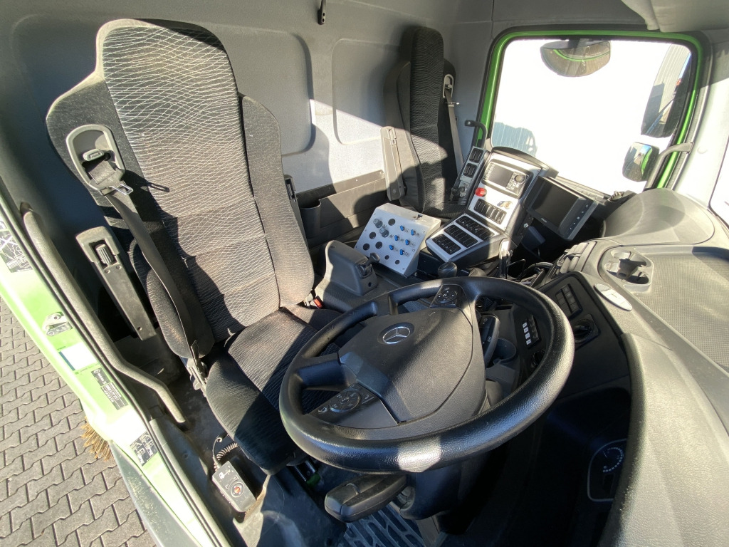 Mercedes-Benz 1323 LKO Atego - Σάρωθρο δρόμων: φωτογραφία 5 Mercedes-Benz 1323 LKO Atego - Σάρωθρο δρόμων: φωτογραφία 5