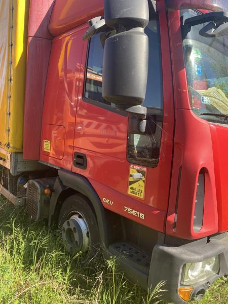 Iveco - Φορτηγό μουσαμάς: φωτογραφία 3 Iveco - Φορτηγό μουσαμάς: φωτογραφία 3