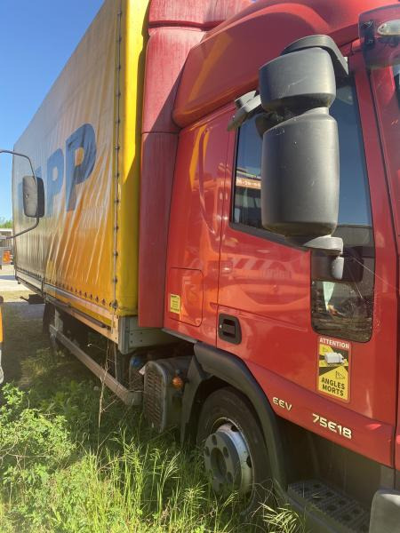 Iveco - Φορτηγό μουσαμάς: φωτογραφία 4 Iveco - Φορτηγό μουσαμάς: φωτογραφία 4