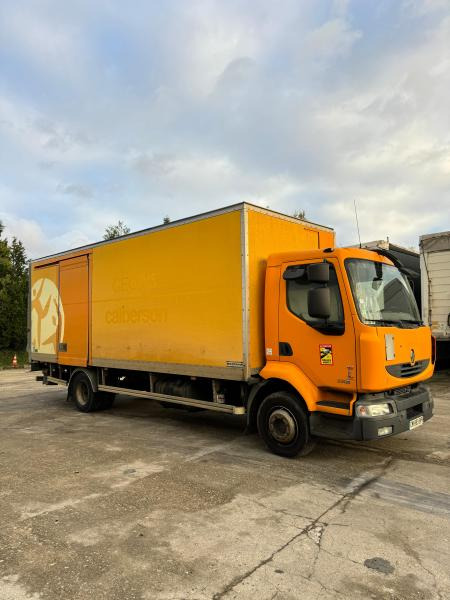 Renault Midlum 220 - Φορτηγό κόφα: φωτογραφία 1 Renault Midlum 220 - Φορτηγό κόφα: φωτογραφία 1