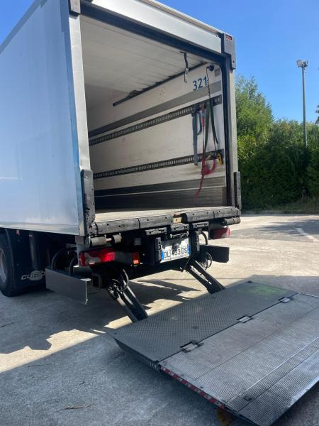 Scania R 320 - Φορτηγό κόφα: φωτογραφία 4 Scania R 320 - Φορτηγό κόφα: φωτογραφία 4