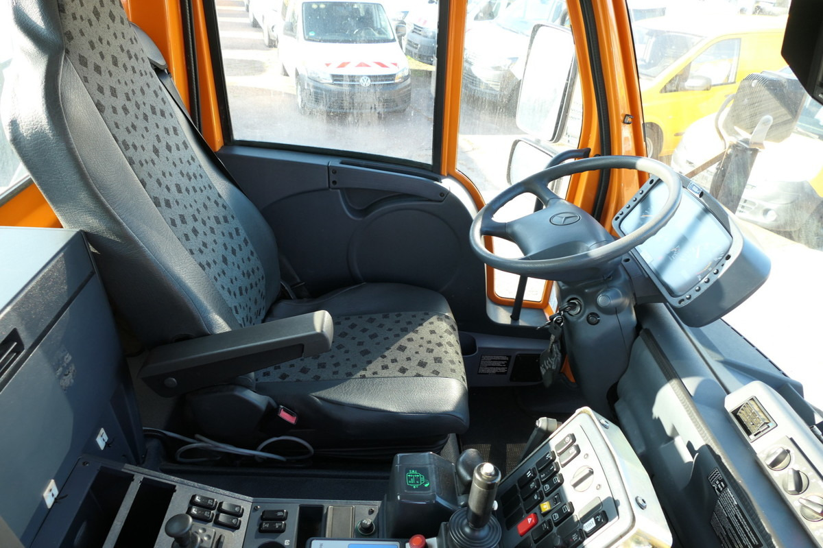 Interior photo 1: Φορτηγό ανατρεπόμενο UNIMOG U400 Euro5 Typ 405 VarioPilot 6 Zylinder SFZ KOM