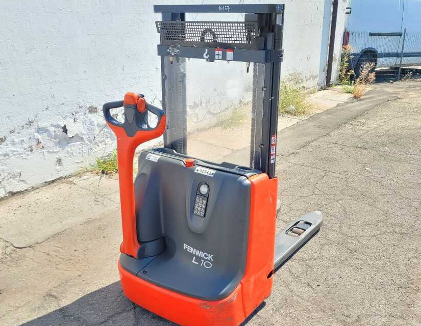 Linde L 10 (600 ore lavoro) - Μηχάνημα στοίβαξης: φωτογραφία 1 Linde L 10 (600 ore lavoro) - Μηχάνημα στοίβαξης: φωτογραφία 1