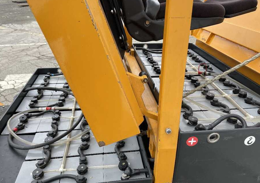 Montini 4000 AE (1000 ore di lavoro) - Ηλεκτροκίνητο περονοφόρο: φωτογραφία 4 Montini 4000 AE (1000 ore di lavoro) - Ηλεκτροκίνητο περονοφόρο: φωτογραφία 4