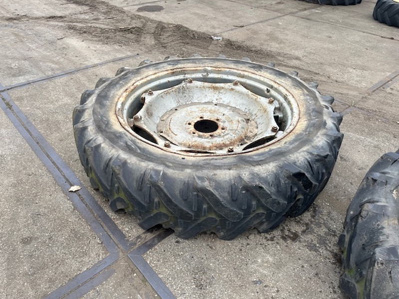 Kleber 13.6 R38 - Ζάντα: φωτογραφία 3 Kleber 13.6 R38 - Ζάντα: φωτογραφία 3