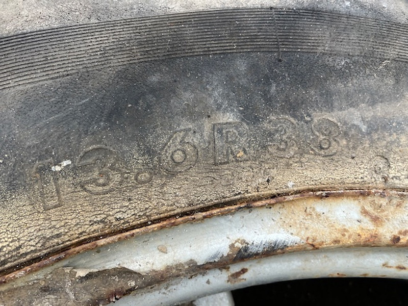 Kleber 13.6 R38 - Ζάντα: φωτογραφία 2 Kleber 13.6 R38 - Ζάντα: φωτογραφία 2