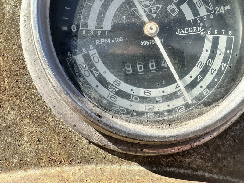 Massey Ferguson 165 - Τρακτέρ: φωτογραφία 5 Massey Ferguson 165 - Τρακτέρ: φωτογραφία 5