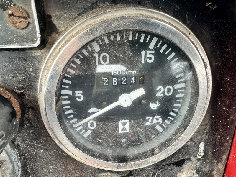 Massey Ferguson 575 - Τρακτέρ: φωτογραφία 5 Massey Ferguson 575 - Τρακτέρ: φωτογραφία 5