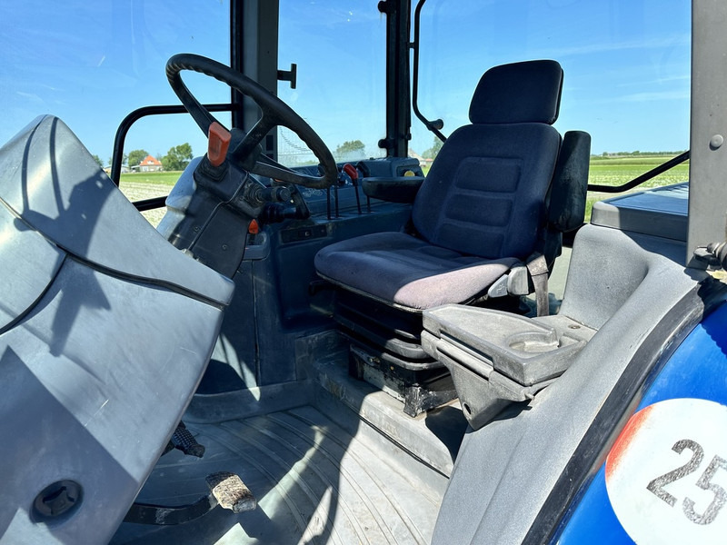 New Holland 8260 - Τρακτέρ: φωτογραφία 5 New Holland 8260 - Τρακτέρ: φωτογραφία 5