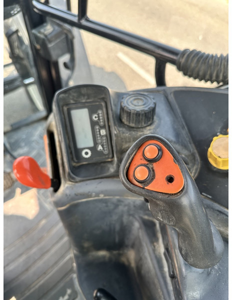 New Holland M135 - Τρακτέρ: φωτογραφία 5 New Holland M135 - Τρακτέρ: φωτογραφία 5