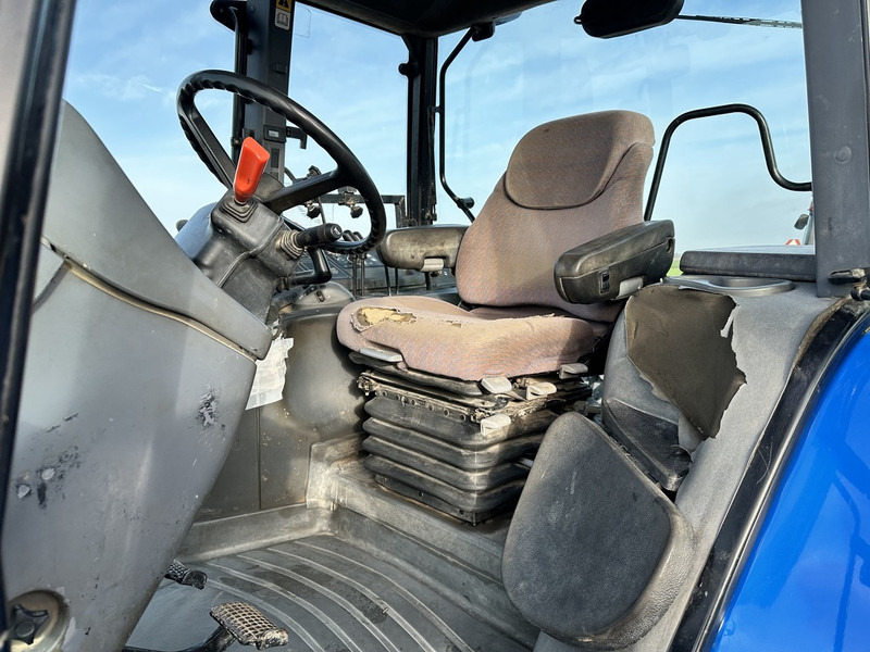 New Holland TM 115 - Τρακτέρ: φωτογραφία 5 New Holland TM 115 - Τρακτέρ: φωτογραφία 5