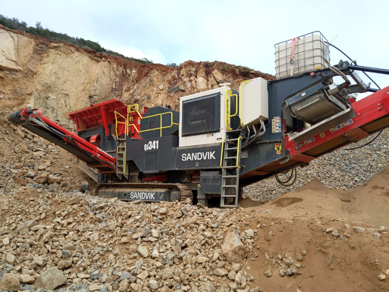 Sandvik QJ341 - Θραυστήρας σιαγόνων: φωτογραφία 1 Sandvik QJ341 - Θραυστήρας σιαγόνων: φωτογραφία 1