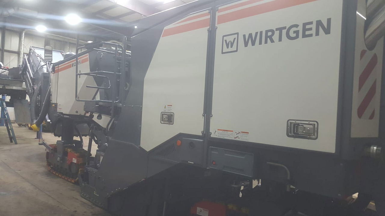 Wirtgen W 220 Fi - Φρέζα ασφάλτου: φωτογραφία 1 Wirtgen W 220 Fi - Φρέζα ασφάλτου: φωτογραφία 1