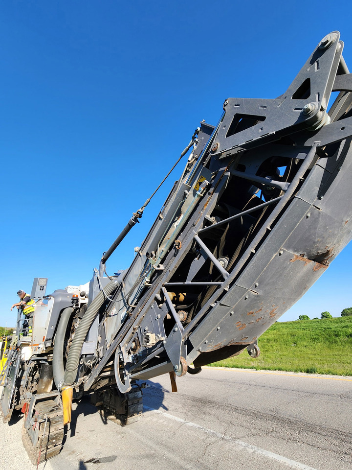 Wirtgen W 220 I - Φρέζα ασφάλτου: φωτογραφία 5 Wirtgen W 220 I - Φρέζα ασφάλτου: φωτογραφία 5