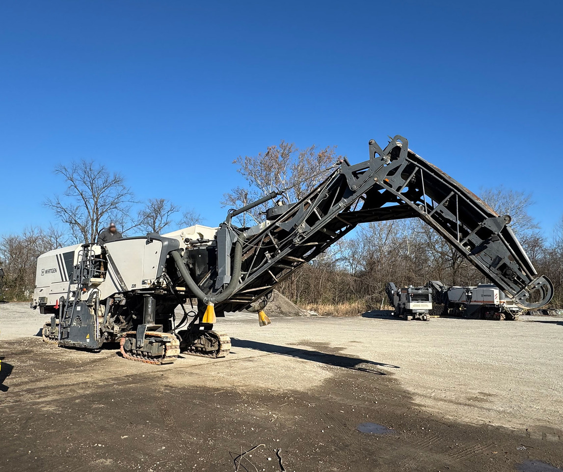 Wirtgen W 220 - Φρέζα ασφάλτου: φωτογραφία 2 Wirtgen W 220 - Φρέζα ασφάλτου: φωτογραφία 2