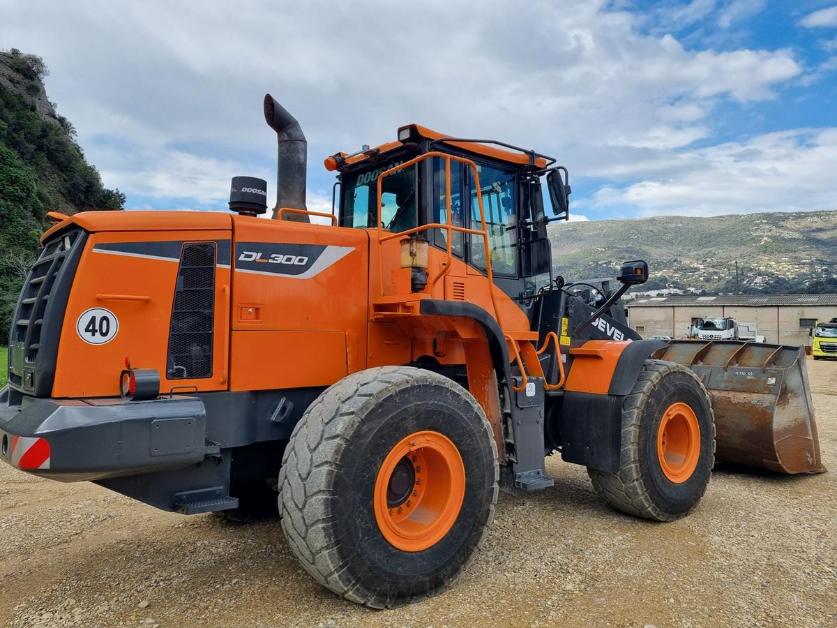 DOOSAN DL300 DL300 - Ελαστιχοφόρος φορτωτής: φωτογραφία 3 DOOSAN DL300 DL300 - Ελαστιχοφόρος φορτωτής: φωτογραφία 3