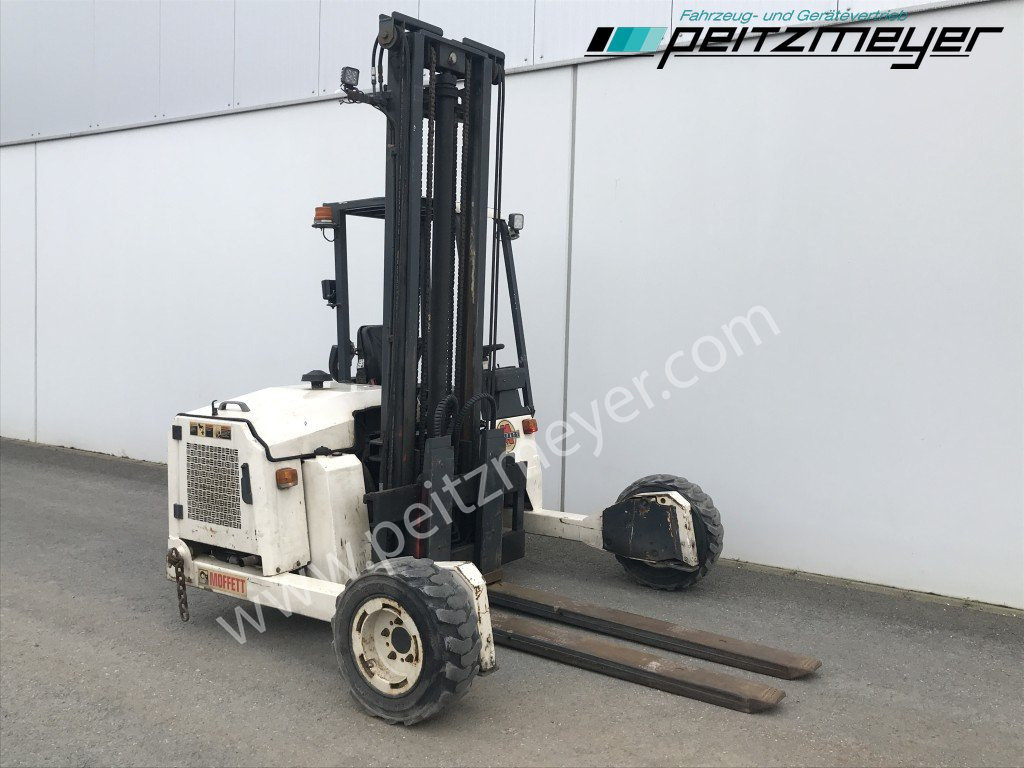 Moffett Mitnahmestapler M 2003 STM Allrad, UVV in 09/25 neu - Περονοφόρο επί φορτηγού: φωτογραφία 2 Moffett Mitnahmestapler M 2003 STM Allrad, UVV in 09/25 neu - Περονοφόρο επί φορτηγού: φωτογραφία 2