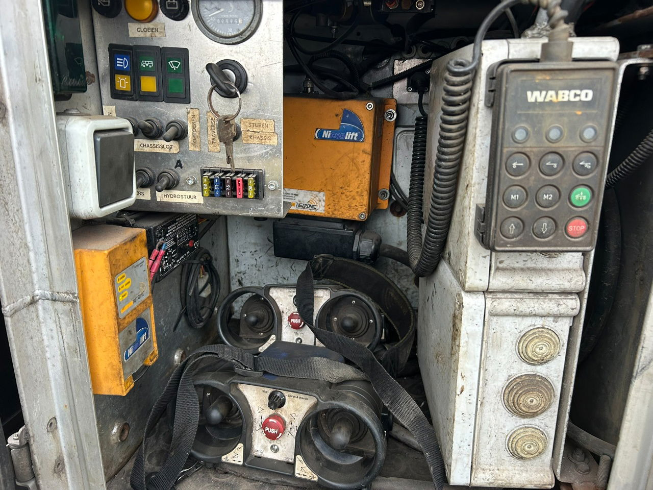 Hammar 195 HC / 20 ft, 2 x 20 ft 40 ft HC, power pack Diesel, Wireless controller 2 x, telescopic chassis - Επικαθήμενο μεταφοράς εμπορευματοκιβωτίων/ Κινητό αμάξωμα: φωτογραφία 5 Hammar 195 HC / 20 ft, 2 x 20 ft 40 ft HC, power pack Diesel, Wireless controller 2 x, telescopic chassis - Επικαθήμενο μεταφοράς εμπορευματοκιβωτίων/ Κινητό αμάξωμα: φωτογραφία 5