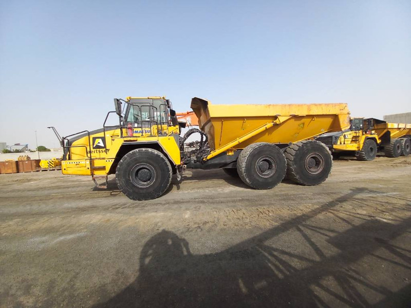 Komatsu HM400-3R (4 pcs available in Abu Dhabi) - Αρθρωτό φορτηγό: φωτογραφία 1 Komatsu HM400-3R (4 pcs available in Abu Dhabi) - Αρθρωτό φορτηγό: φωτογραφία 1