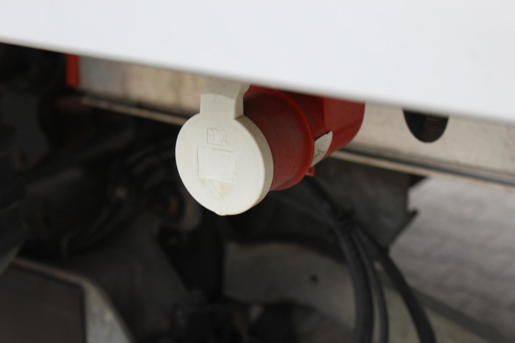 Renault D 12 Carrier Supra 550 Strom Tür LBW FRC 2027 - Φορτηγό ψυγείο: φωτογραφία 4 Renault D 12 Carrier Supra 550 Strom Tür LBW FRC 2027 - Φορτηγό ψυγείο: φωτογραφία 4