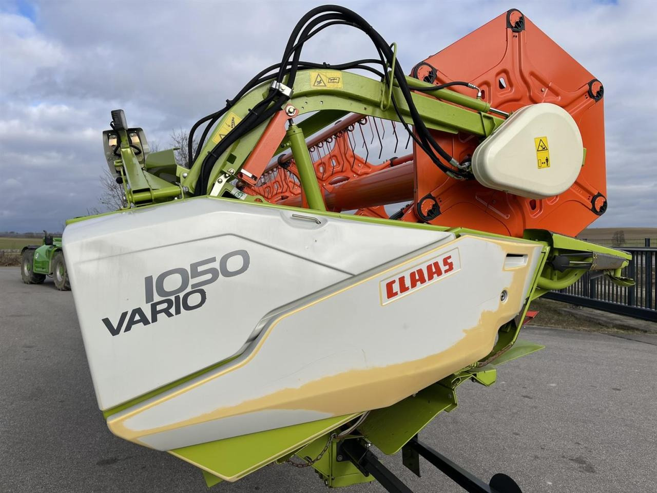 CLAAS Schneidwerk Claas Vario V1050 mit LED Laserpilot links und rechts, Transportwagen 40 km/h - Θεριζοαλωνιστική μηχανή - κεφαλή: φωτογραφία 3 CLAAS Schneidwerk Claas Vario V1050 mit LED Laserpilot links und rechts, Transportwagen 40 km/h - Θεριζοαλωνιστική μηχανή - κεφαλή: φωτογραφία 3