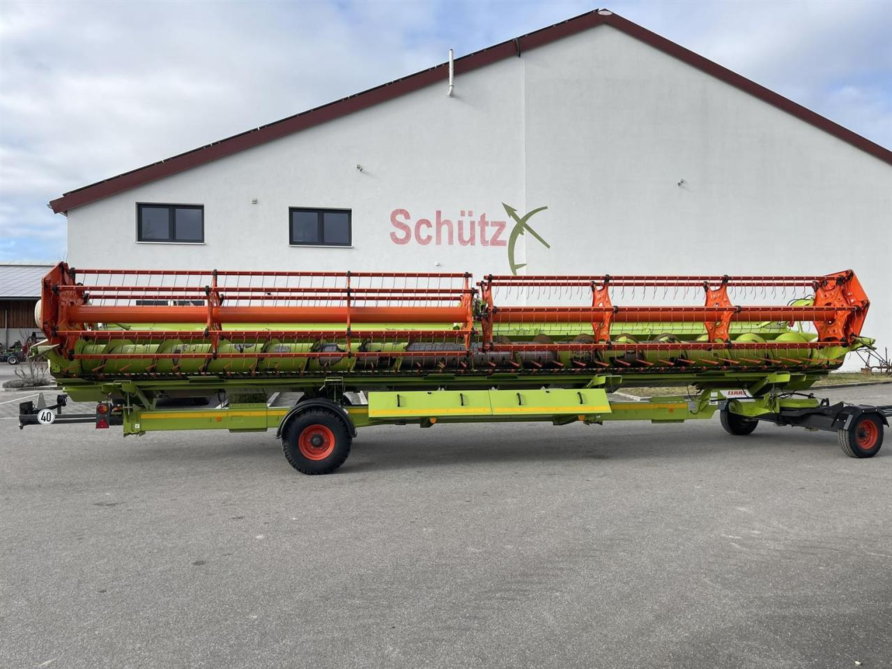 CLAAS Schneidwerk Claas Vario V1050 mit LED Laserpilot links und rechts, Transportwagen 40 km/h - Θεριζοαλωνιστική μηχανή - κεφαλή: φωτογραφία 1 CLAAS Schneidwerk Claas Vario V1050 mit LED Laserpilot links und rechts, Transportwagen 40 km/h - Θεριζοαλωνιστική μηχανή - κεφαλή: φωτογραφία 1