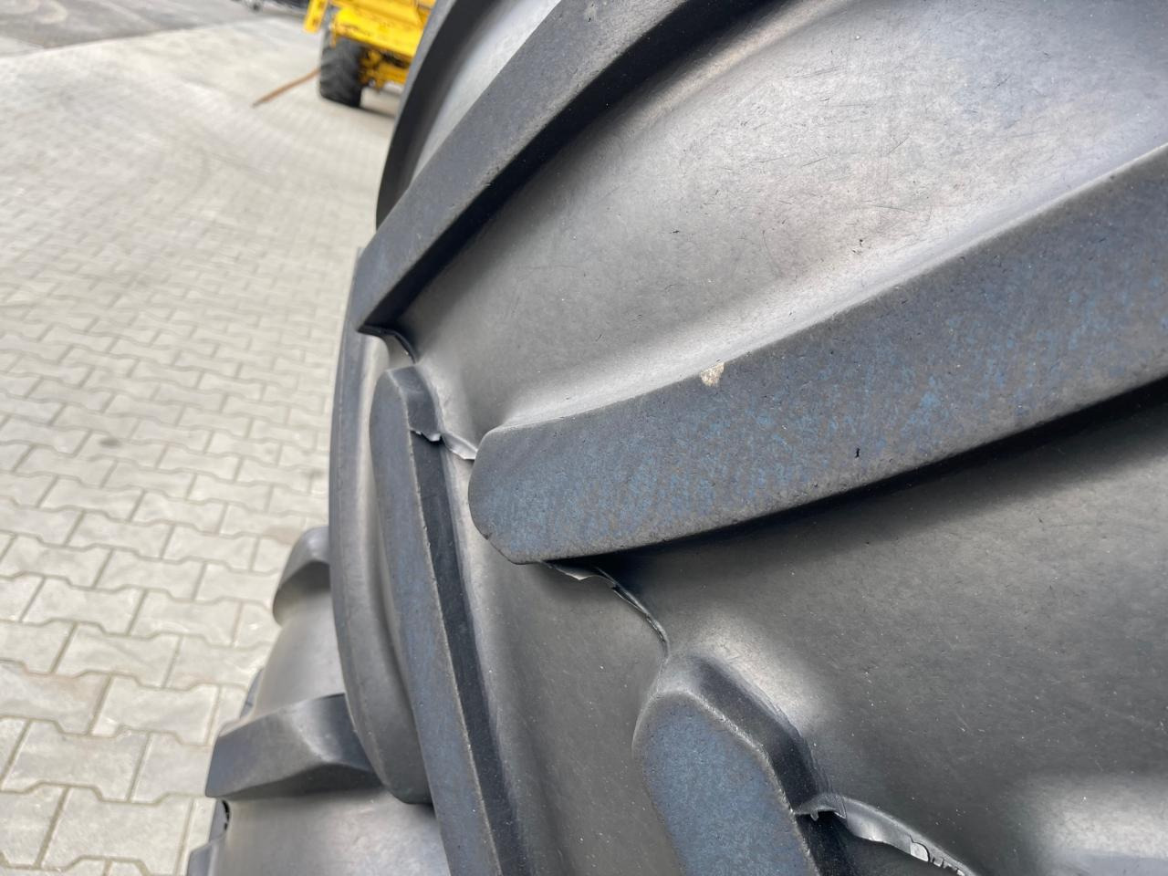 John Deere Kompletträder von 6R250, 650/65 R42 mit Bridgestone Decken aus 2019, ca. 50 % - Τρακτέρ: φωτογραφία 5 John Deere Kompletträder von 6R250, 650/65 R42 mit Bridgestone Decken aus 2019, ca. 50 % - Τρακτέρ: φωτογραφία 5