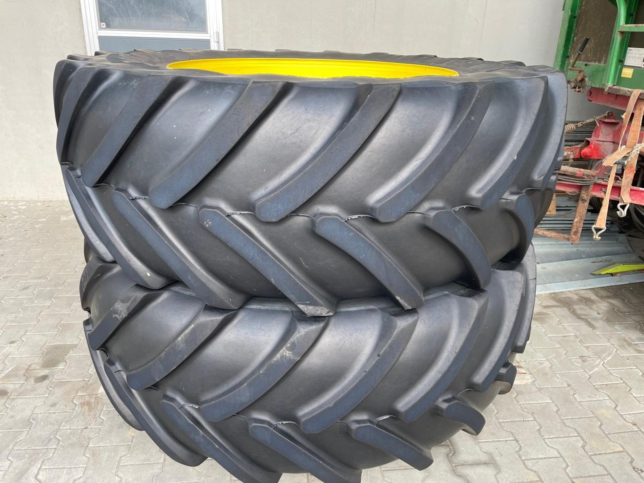John Deere Kompletträder von 6R250, 650/65 R42 mit Bridgestone Decken aus 2019, ca. 50 % - Τρακτέρ: φωτογραφία 1 John Deere Kompletträder von 6R250, 650/65 R42 mit Bridgestone Decken aus 2019, ca. 50 % - Τρακτέρ: φωτογραφία 1