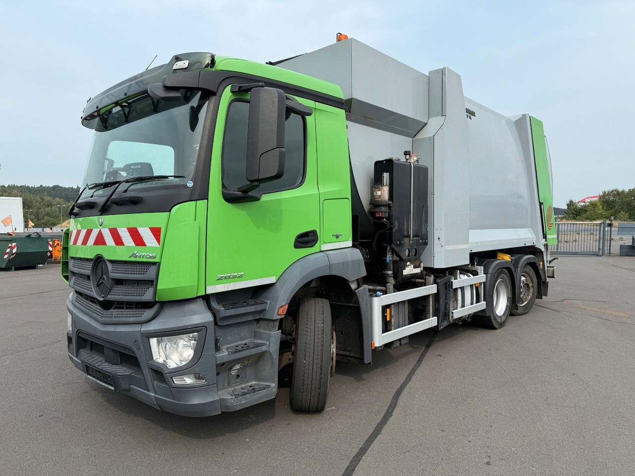 Mercedes-Benz Antos 2533 Seitenlader Zoeller SLF XL - Απορριμματοφόρο: φωτογραφία 1 Mercedes-Benz Antos 2533 Seitenlader Zoeller SLF XL - Απορριμματοφόρο: φωτογραφία 1