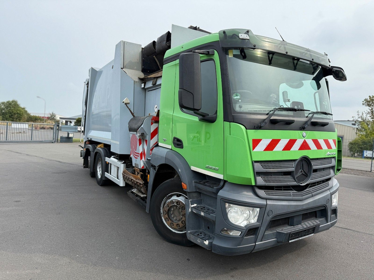Mercedes-Benz Antos 2533 Seitenlader Zoeller SLF XL - Απορριμματοφόρο: φωτογραφία 3 Mercedes-Benz Antos 2533 Seitenlader Zoeller SLF XL - Απορριμματοφόρο: φωτογραφία 3