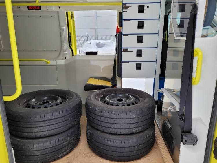 FORD TRANSIT 2,0TDI AMBULANCE KLIMA 4.2018 EURO 6, 3 UNITS - Ασθενοφόρο: φωτογραφία 5 FORD TRANSIT 2,0TDI AMBULANCE KLIMA 4.2018 EURO 6, 3 UNITS - Ασθενοφόρο: φωτογραφία 5