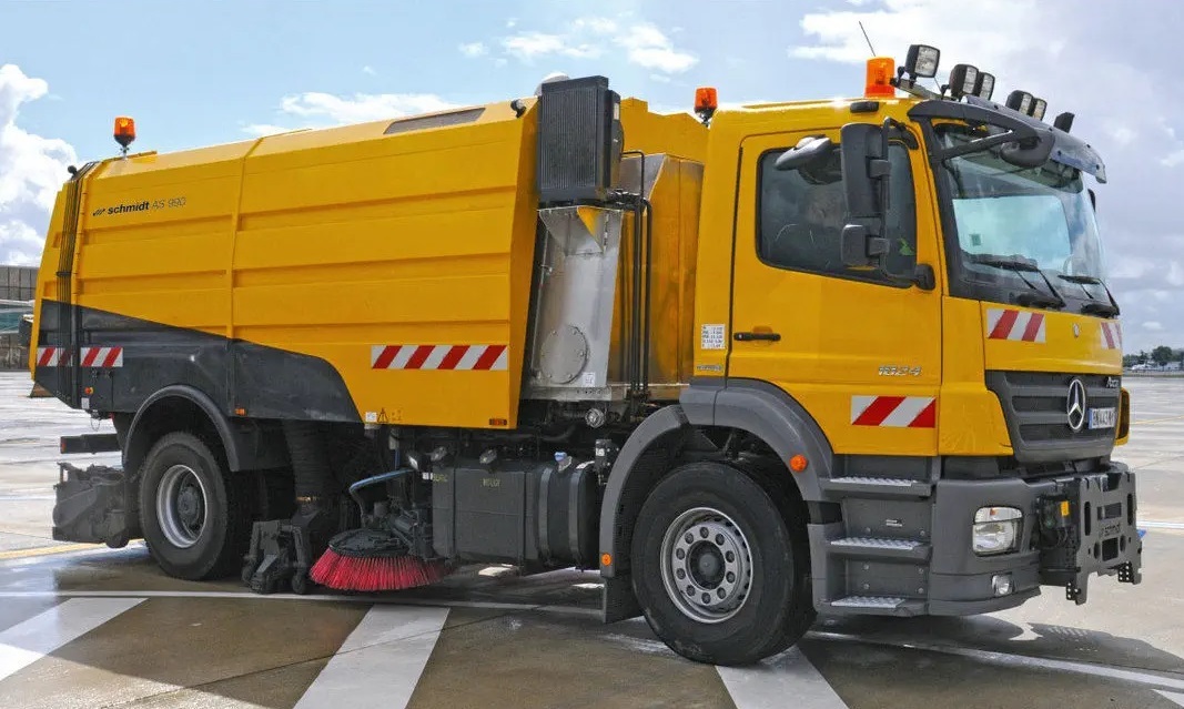 Runway Sweeper Schmidt AS990 - Σάρωθρο δρόμων: φωτογραφία 3 Runway Sweeper Schmidt AS990 - Σάρωθρο δρόμων: φωτογραφία 3