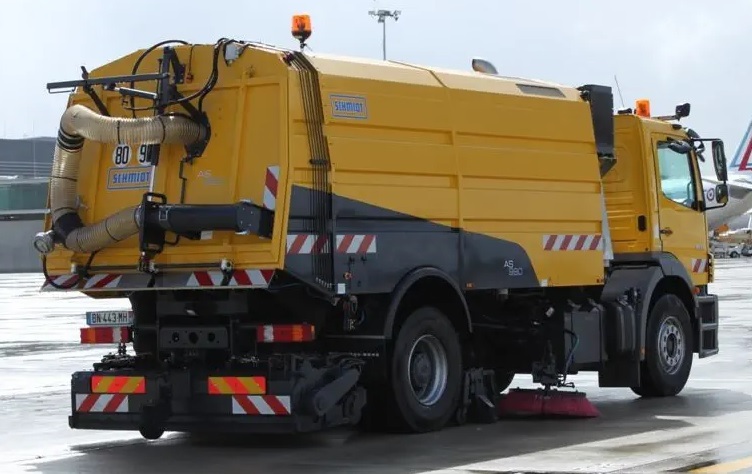 Runway Sweeper Schmidt AS990 - Σάρωθρο δρόμων: φωτογραφία 2 Runway Sweeper Schmidt AS990 - Σάρωθρο δρόμων: φωτογραφία 2